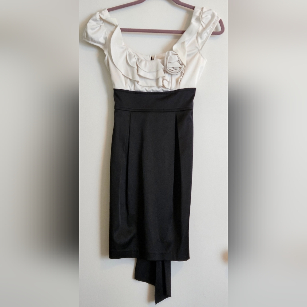 Vintage Elegent sz 3 Teeze Me silky dress. Prom/events black & creamy white